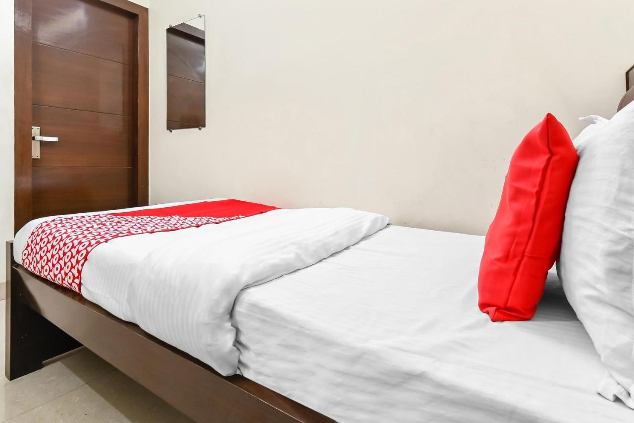 Oyo 49672 Hotel Galaxy Moradabad Esterno foto